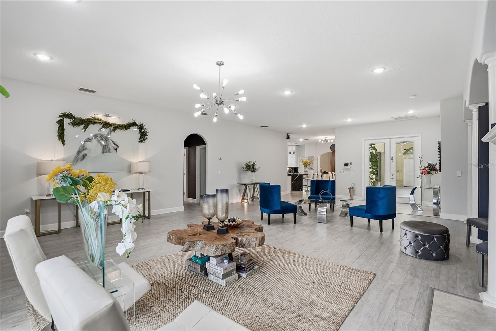 LINCOLNWOOD ESTATES - Residential