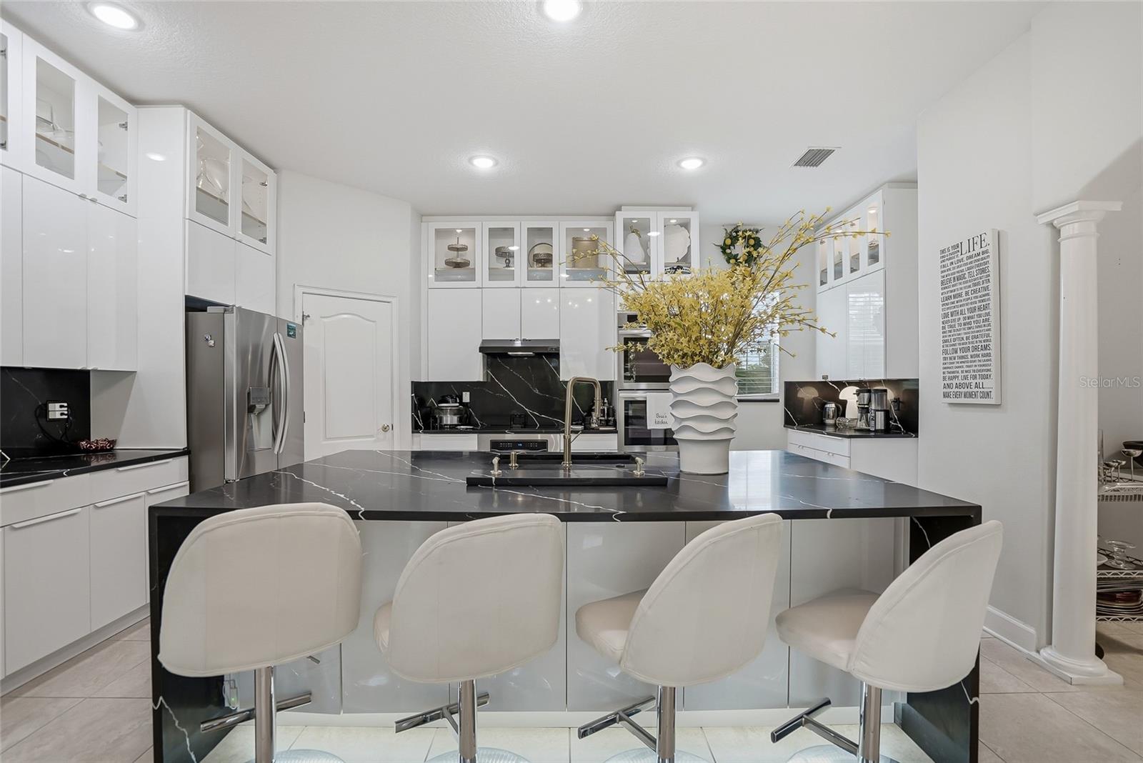 LINCOLNWOOD ESTATES - Residential