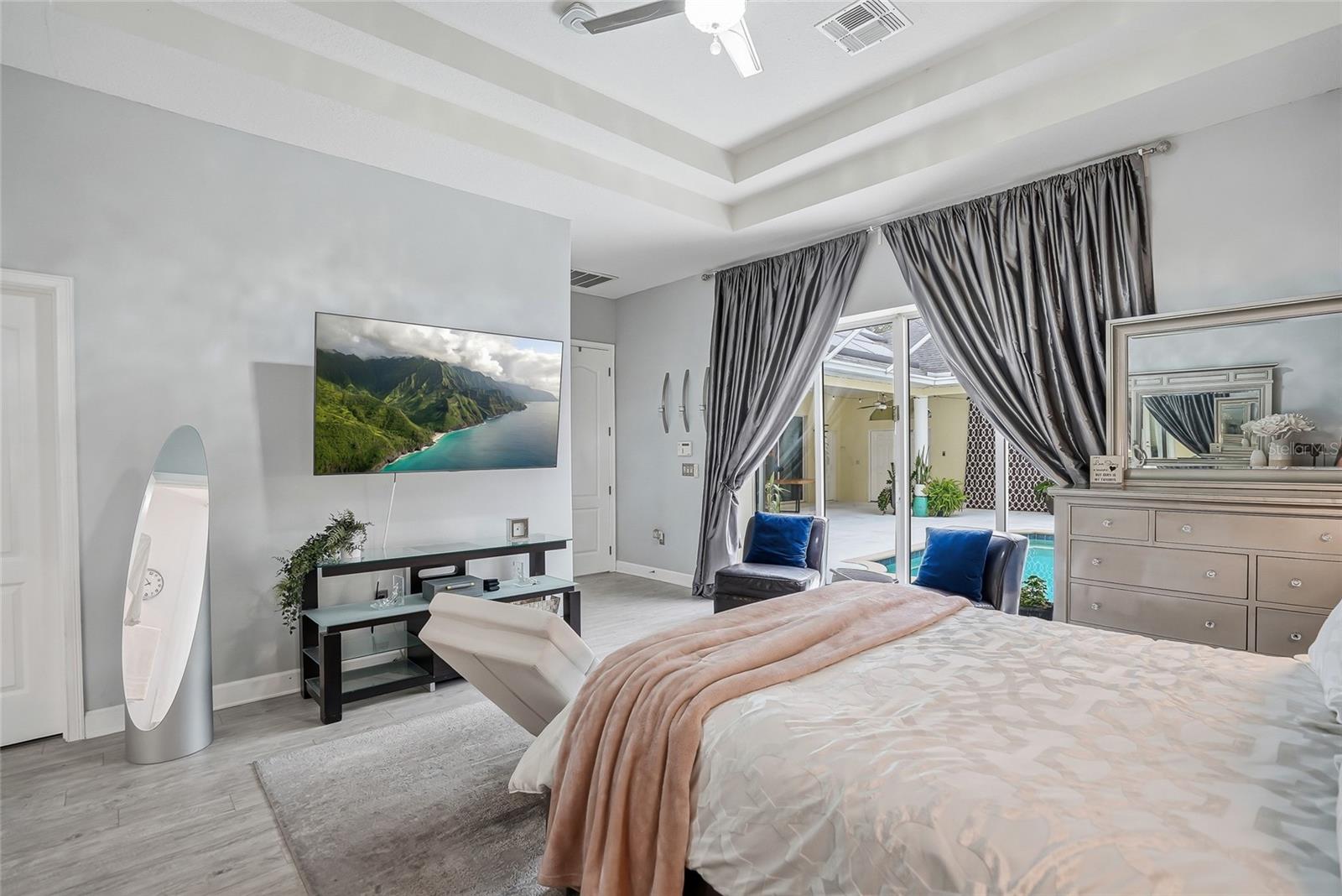 LINCOLNWOOD ESTATES - Residential