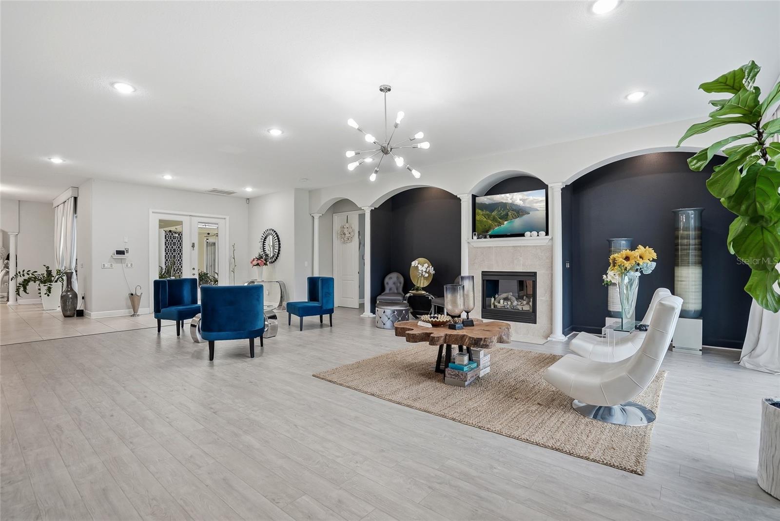 LINCOLNWOOD ESTATES - Residential