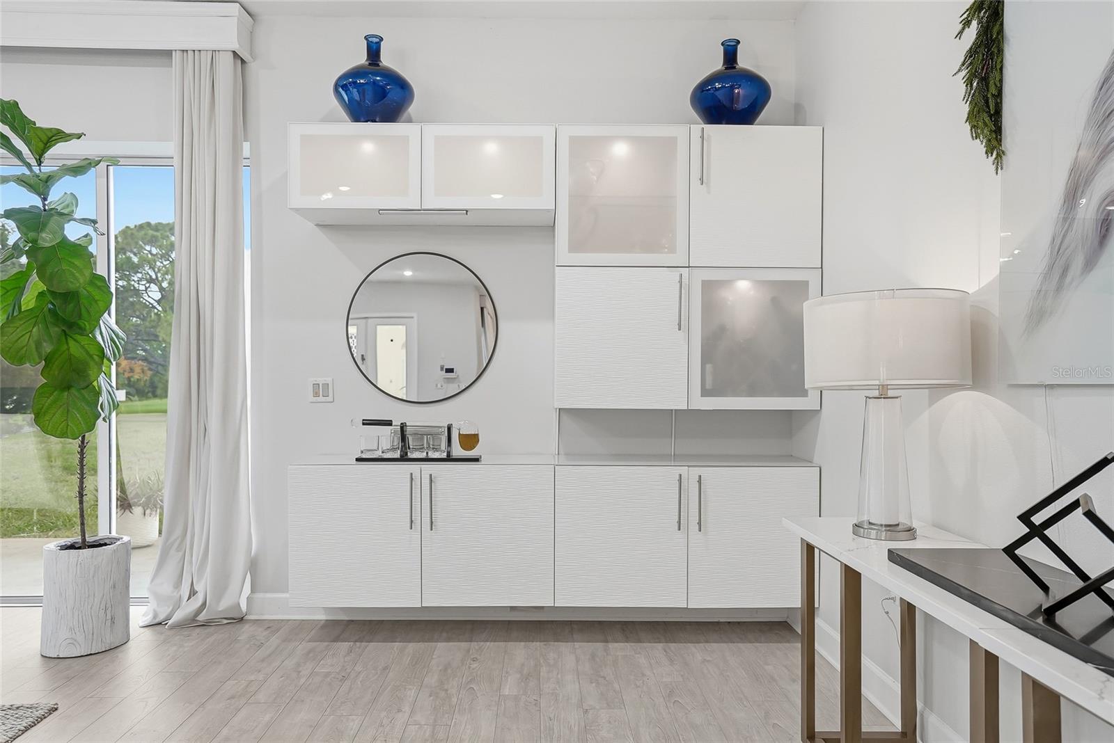 LINCOLNWOOD ESTATES - Residential