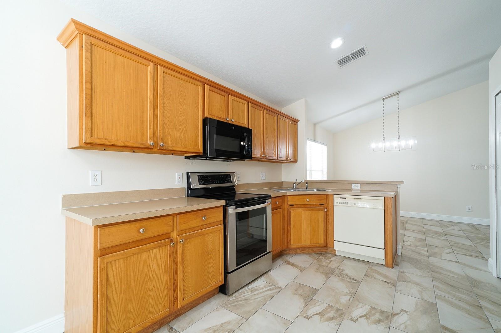 FALCON TRACE - Residential Lease