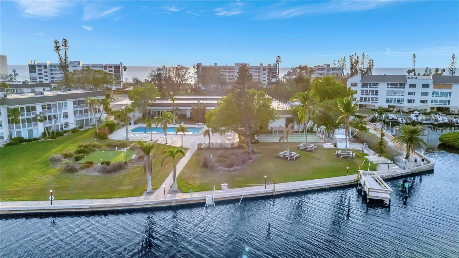 LONGBOAT HARBOUR - Residential