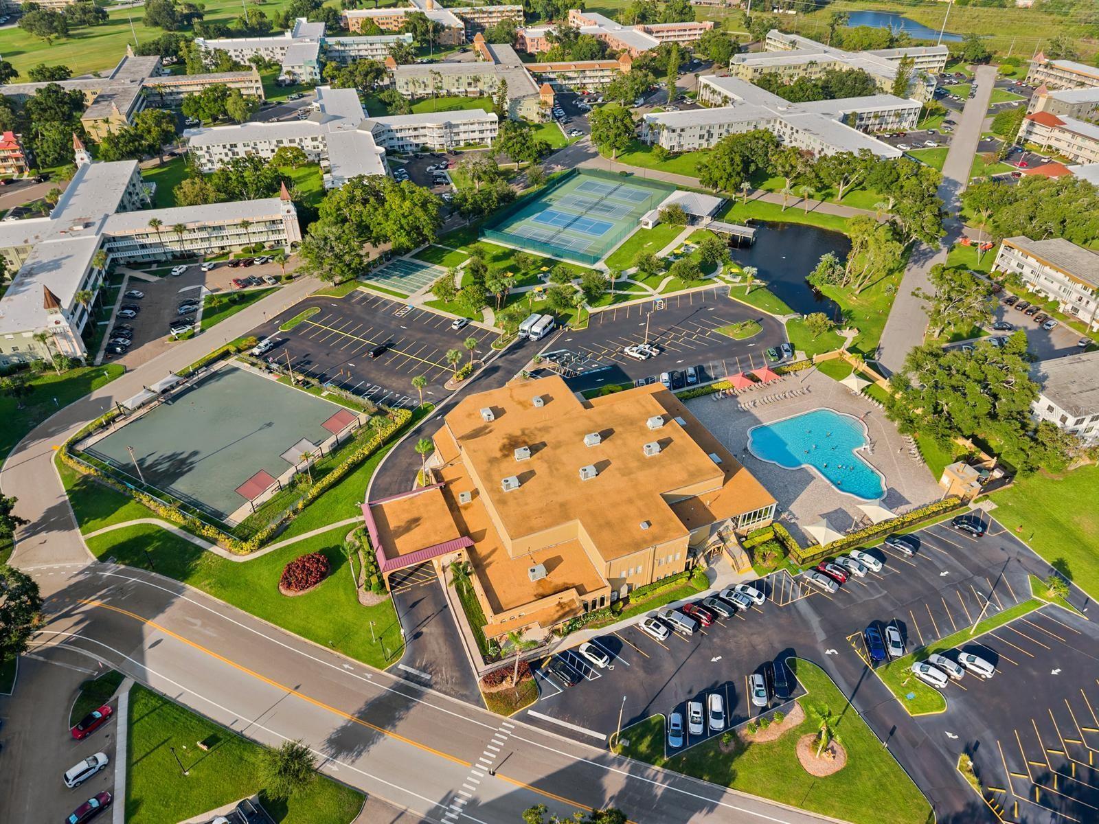 ON TOP OF THE WORLD - Residential