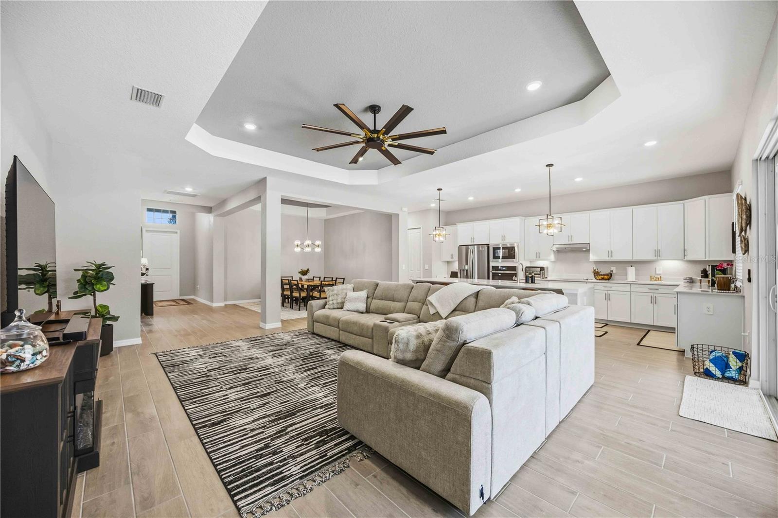 WELLEN PARK GOLF & COUNTRY CLUB - Residential