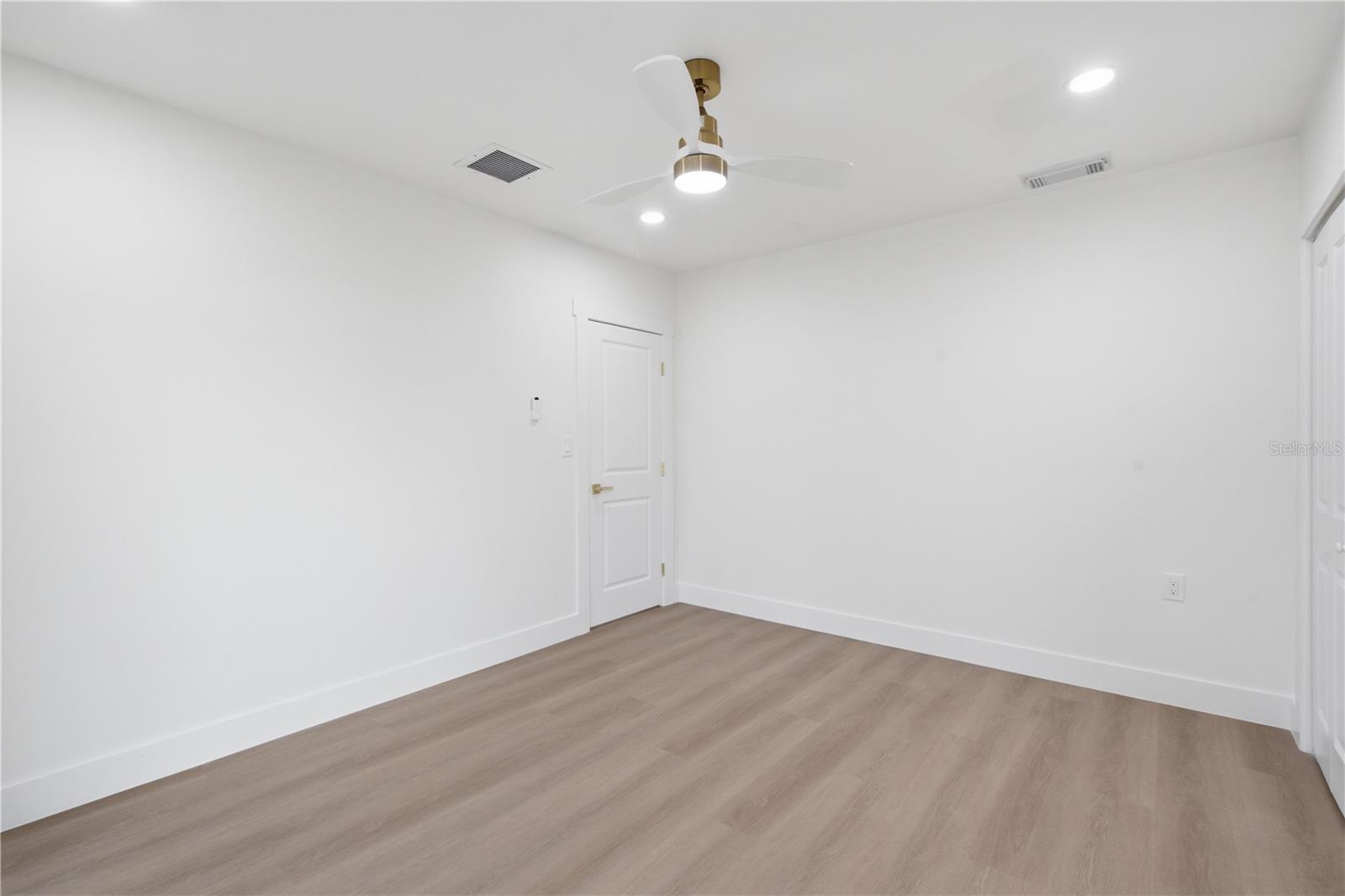 SUN PLAZA ISLES - Residential