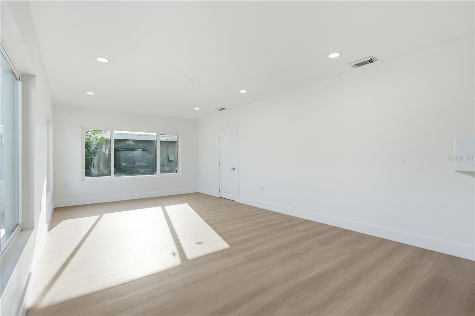 SUN PLAZA ISLES - Residential