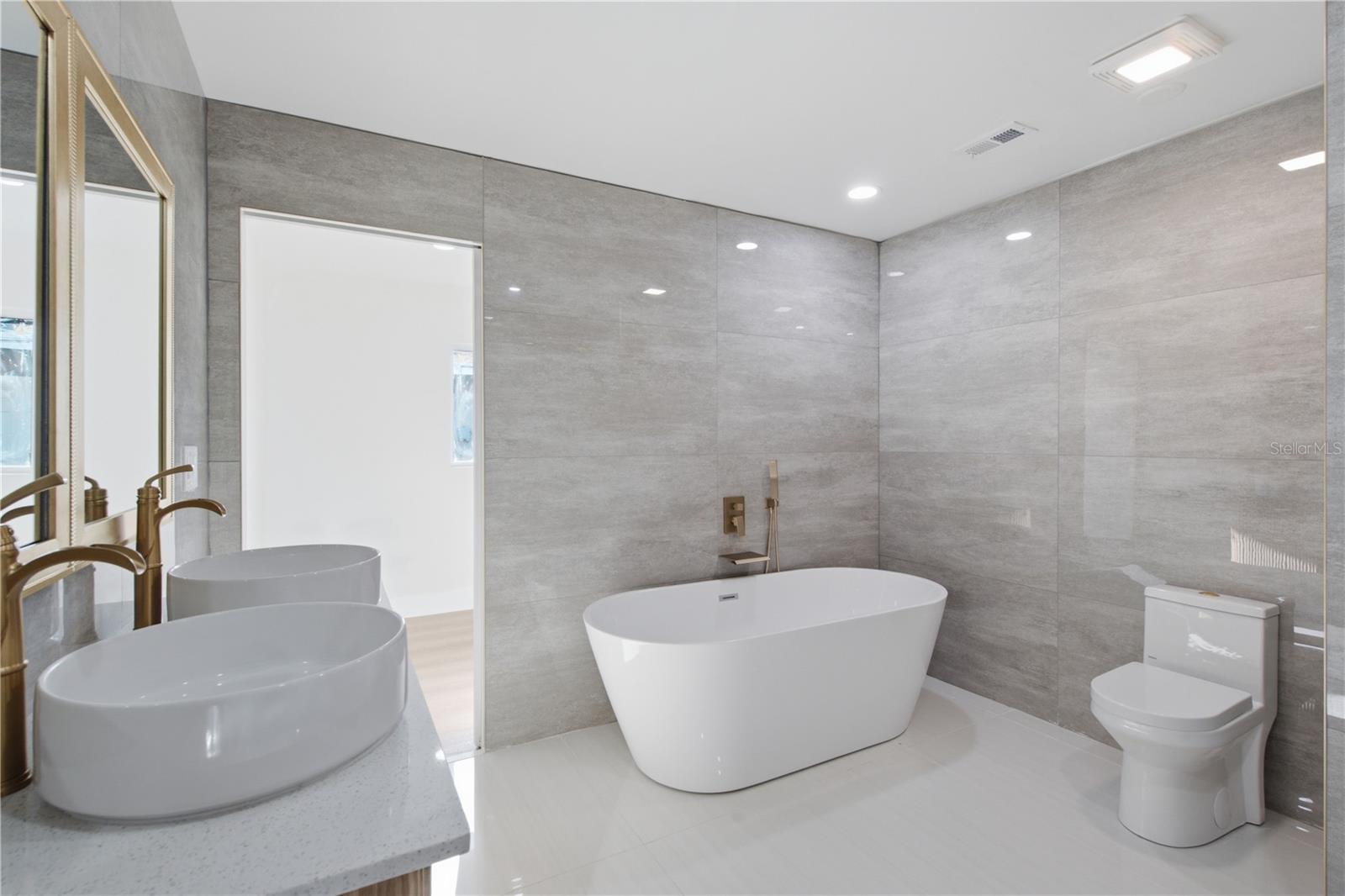 SUN PLAZA ISLES - Residential