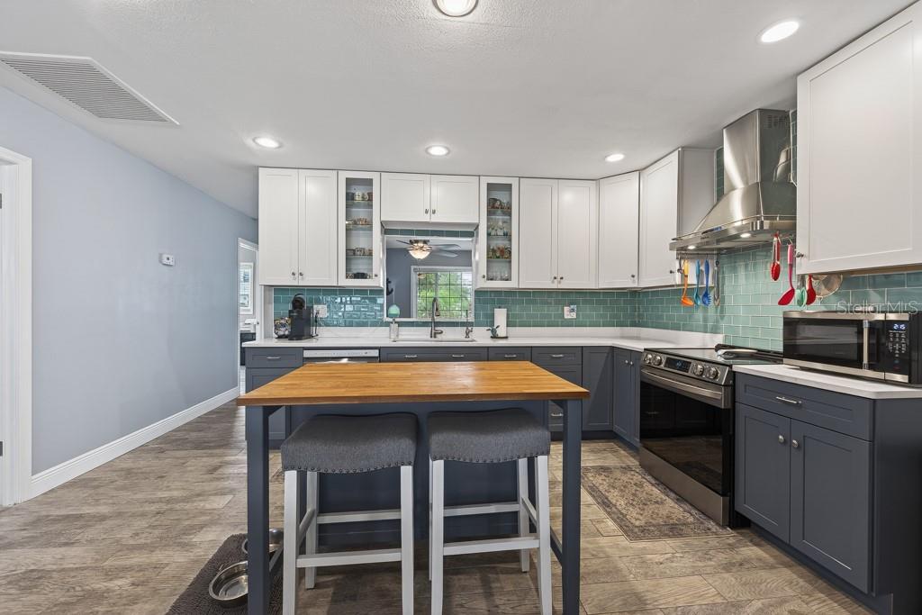 RIVIERA ESTATES - Residential