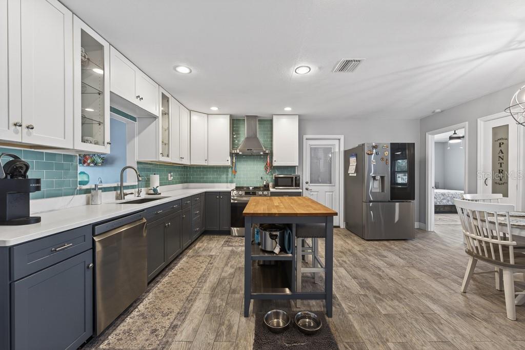 RIVIERA ESTATES - Residential