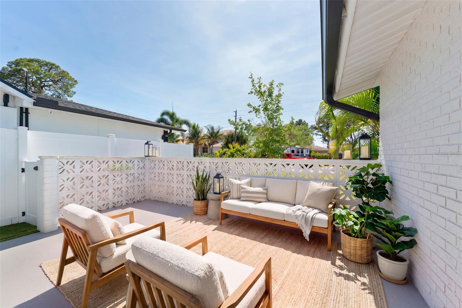 SUN-LIT SHORES - Residential