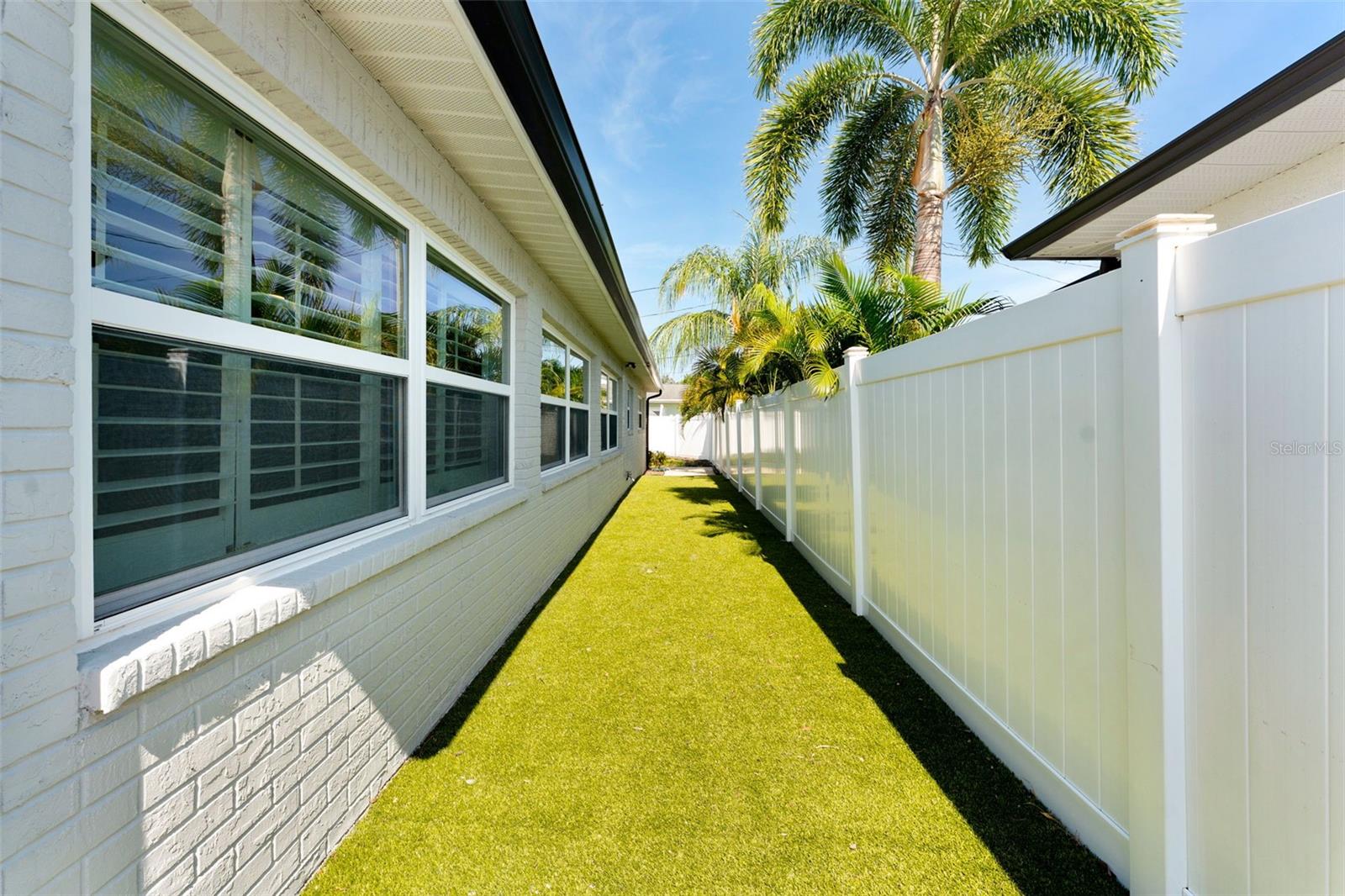 SUN-LIT SHORES - Residential
