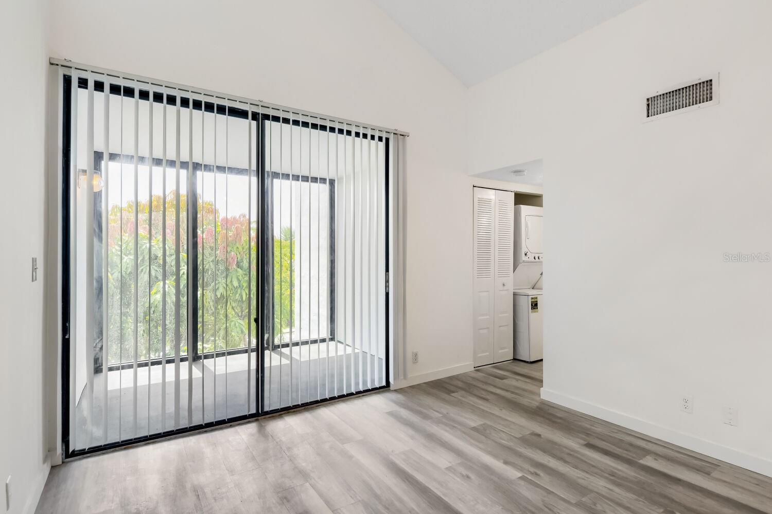 LAKE POINTE CONDO FIVE - Residential Lease