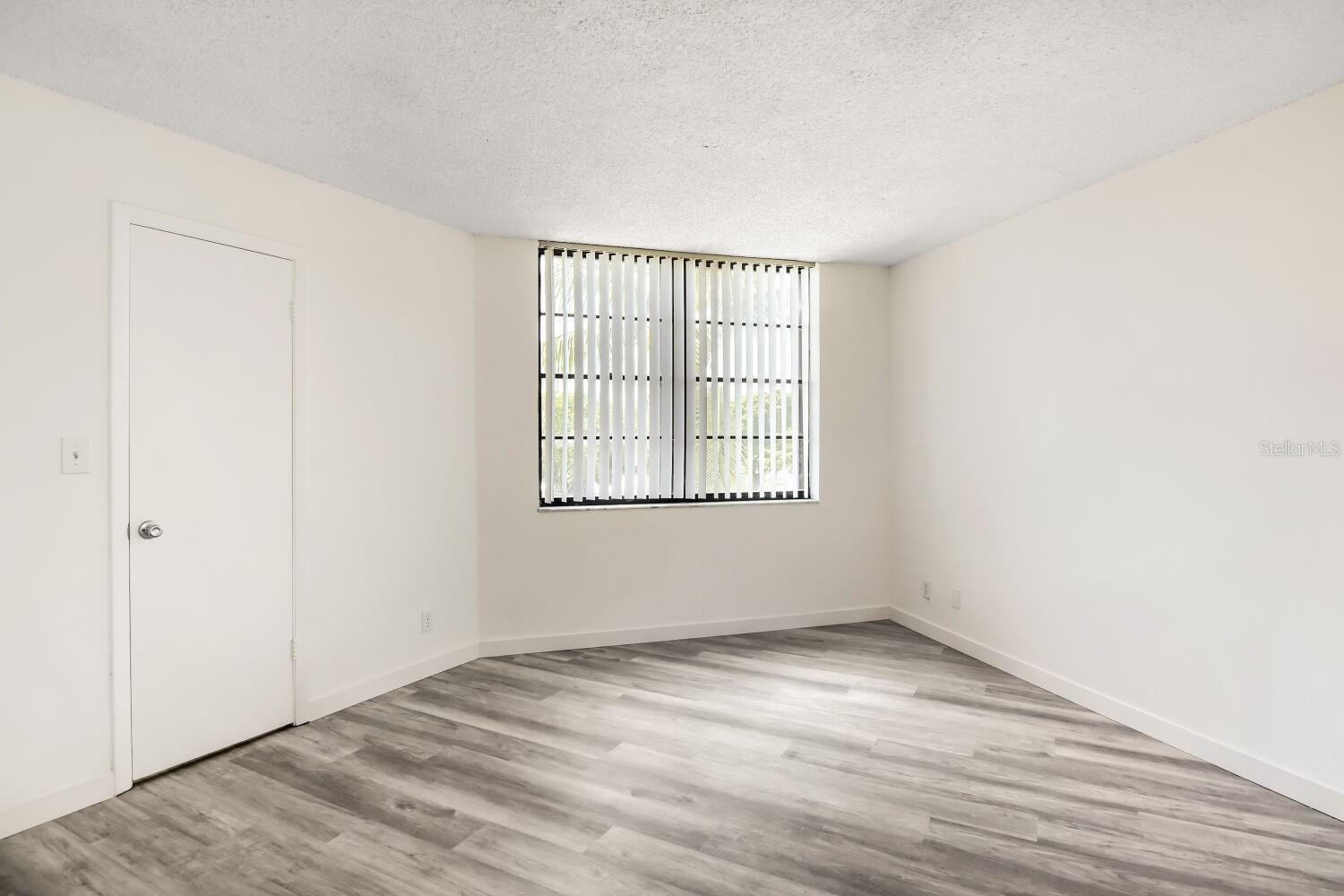 LAKE POINTE CONDO FIVE - Residential Lease