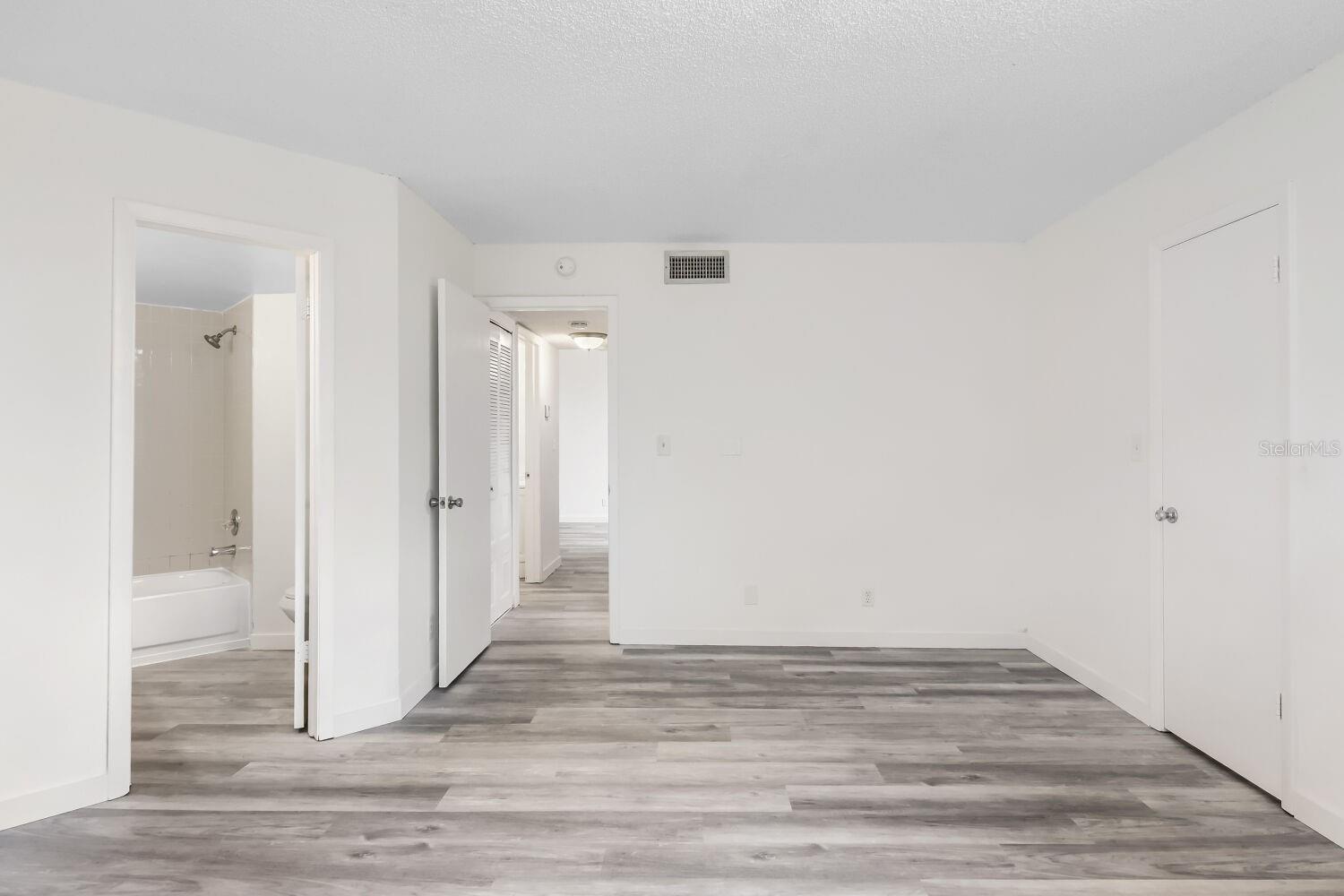 LAKE POINTE CONDO FIVE - Residential Lease