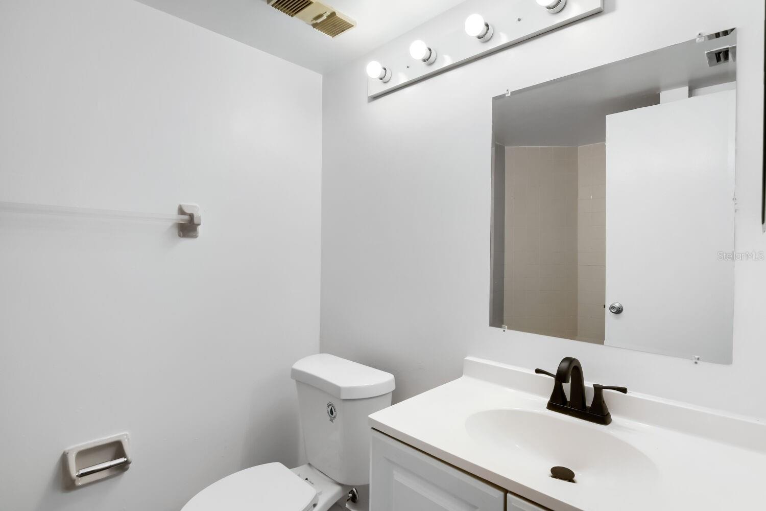LAKE POINTE CONDO FIVE - Residential Lease