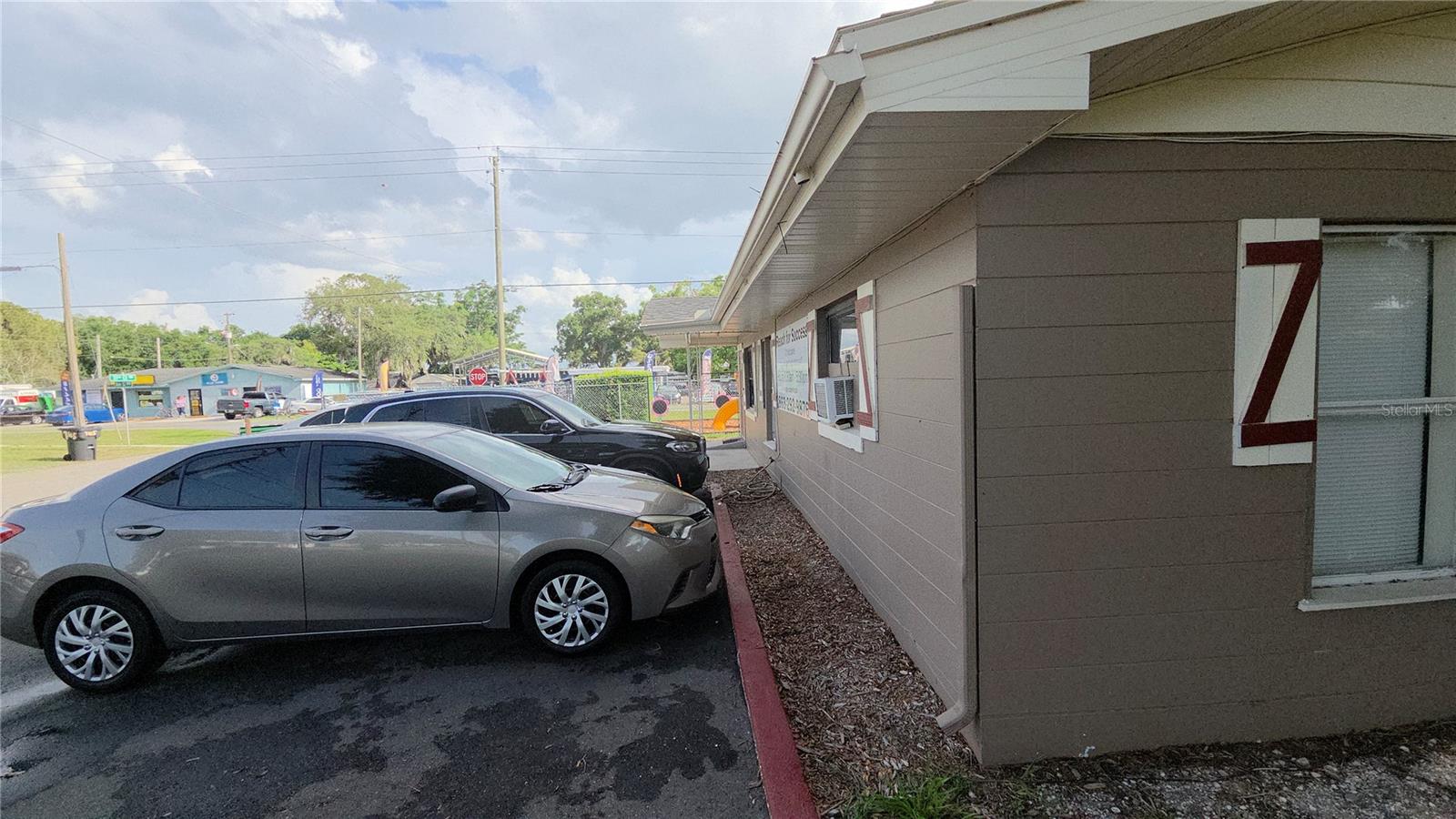 CRESTWOOD - Commercial Sale