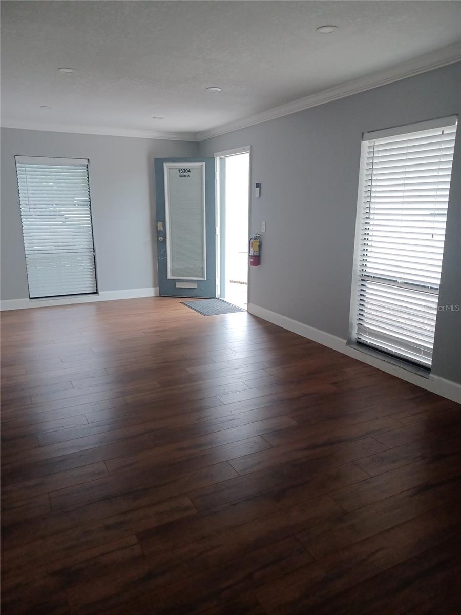 OAKRIDGE OFFICE CNTR A CONDO - Commercial Lease