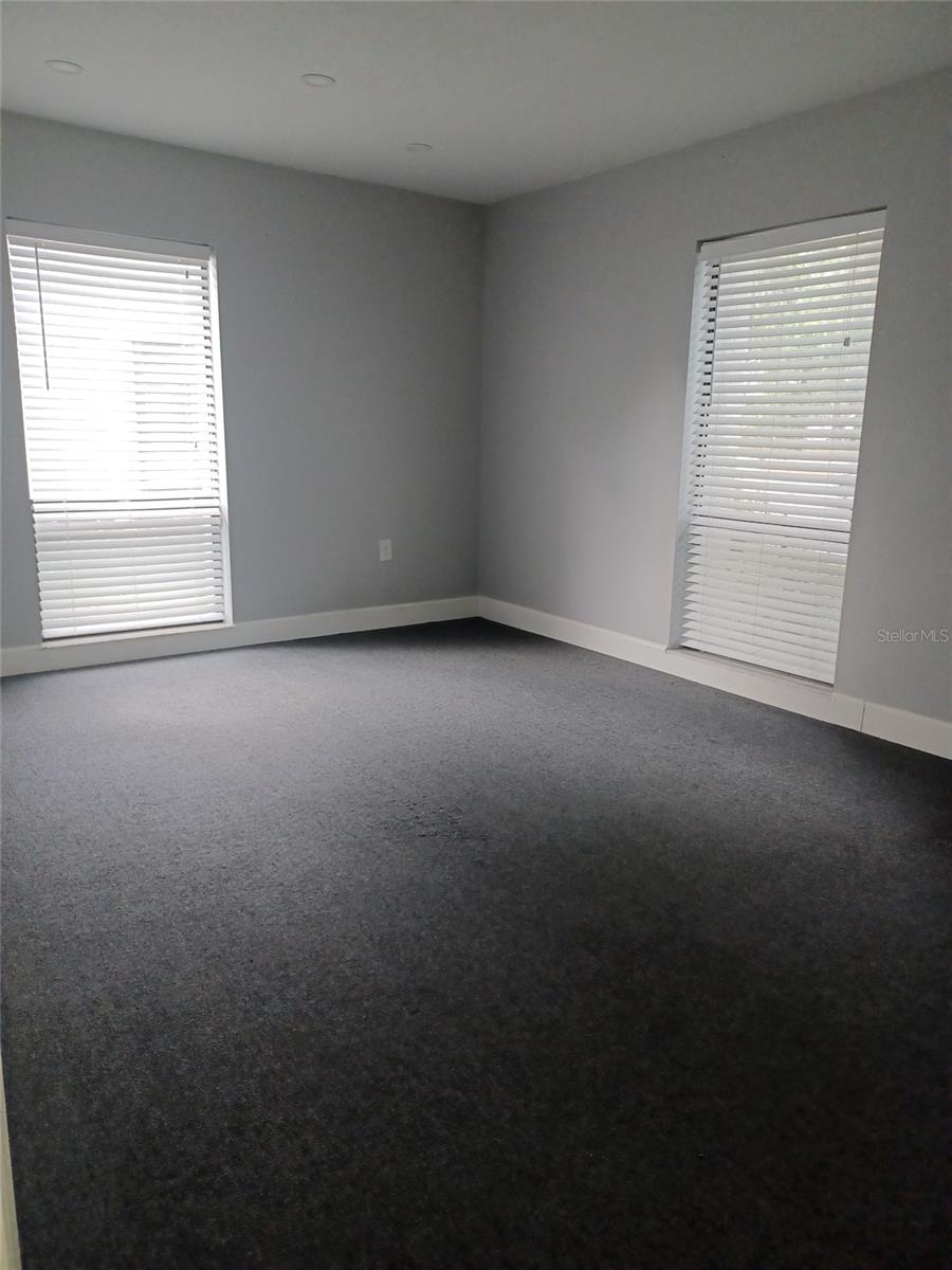 OAKRIDGE OFFICE CNTR A CONDO - Commercial Lease