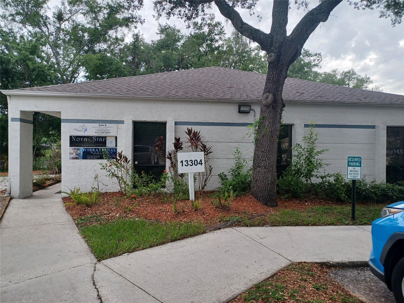 OAKRIDGE OFFICE CNTR A CONDO - Commercial Lease