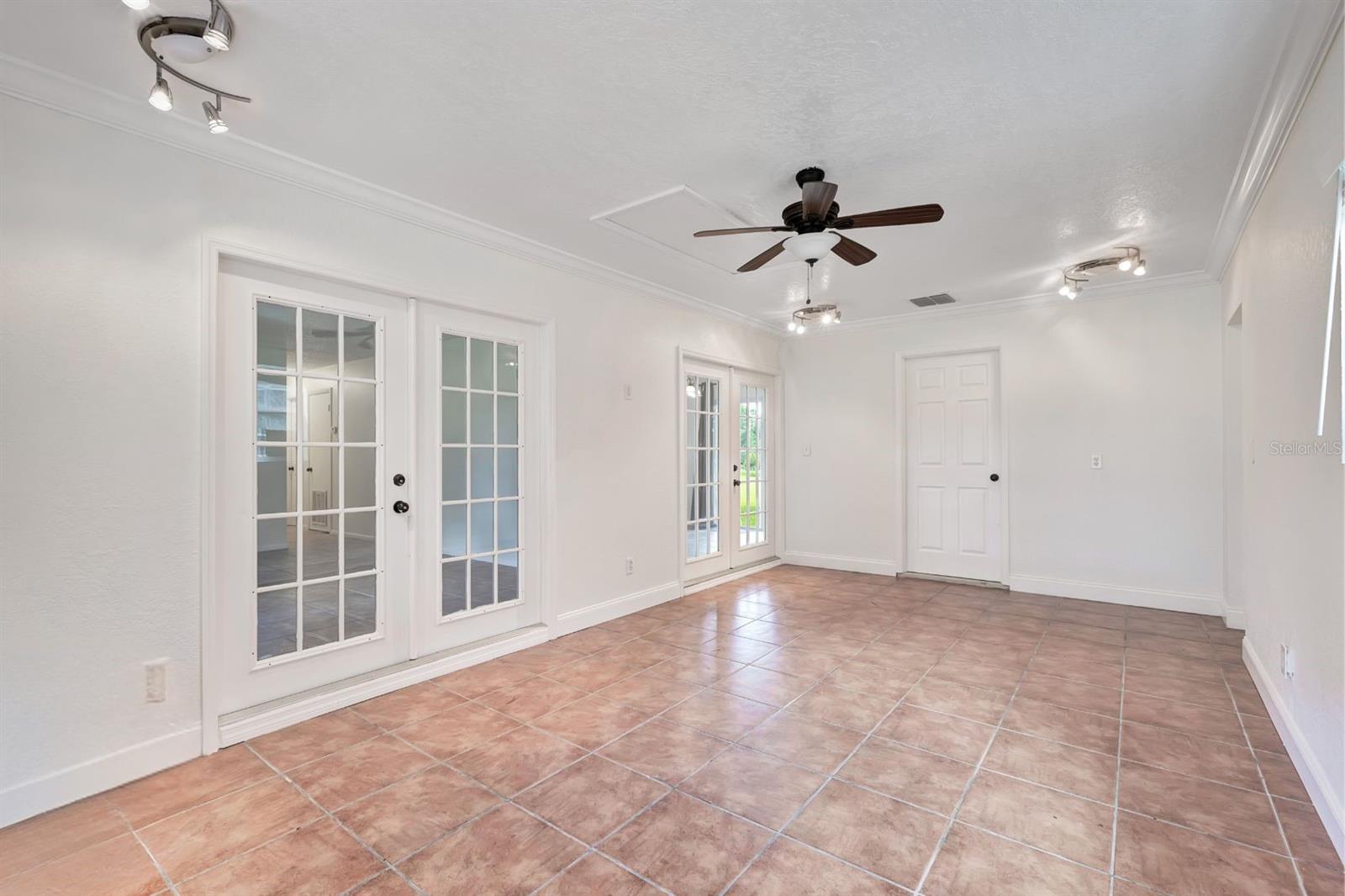 ACREAGE & UNREC - Residential