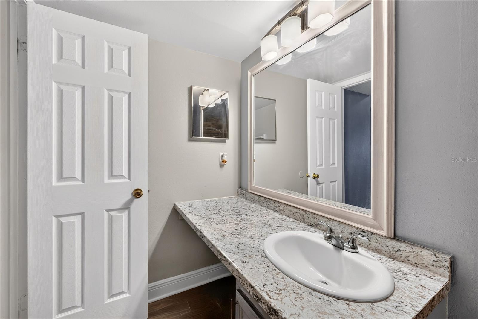 AVALON CONDO - Residential