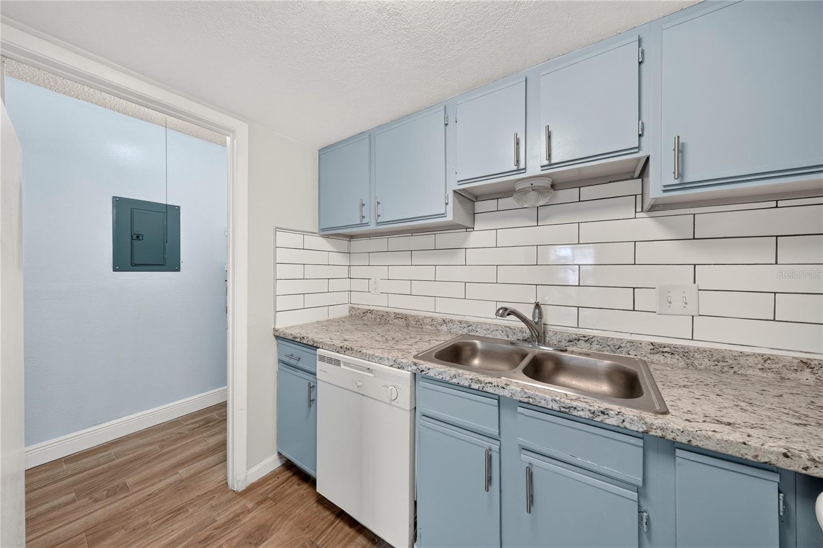 AVALON CONDO - Residential