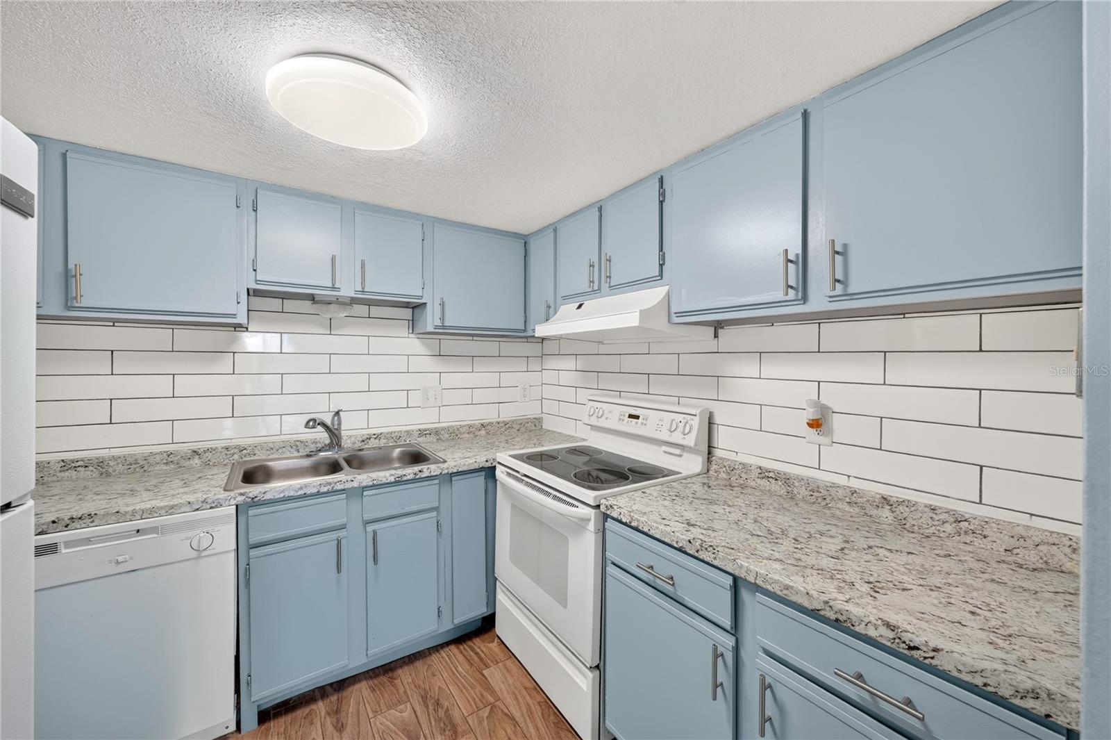 AVALON CONDO - Residential