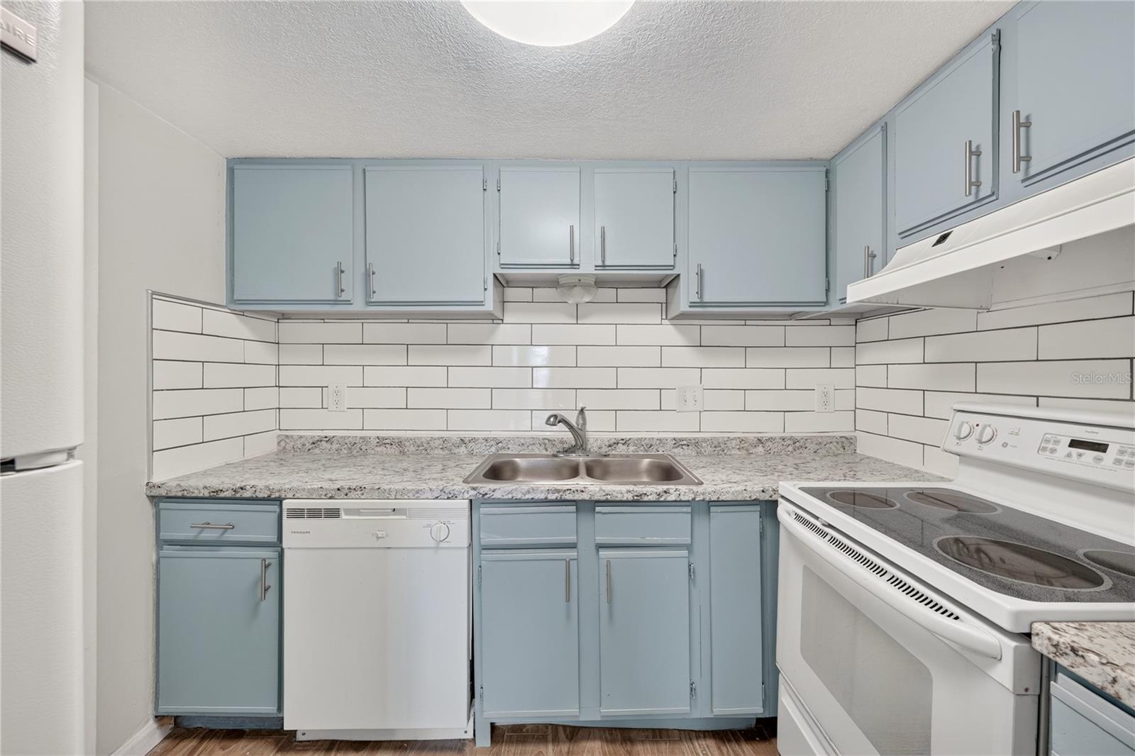 AVALON CONDO - Residential