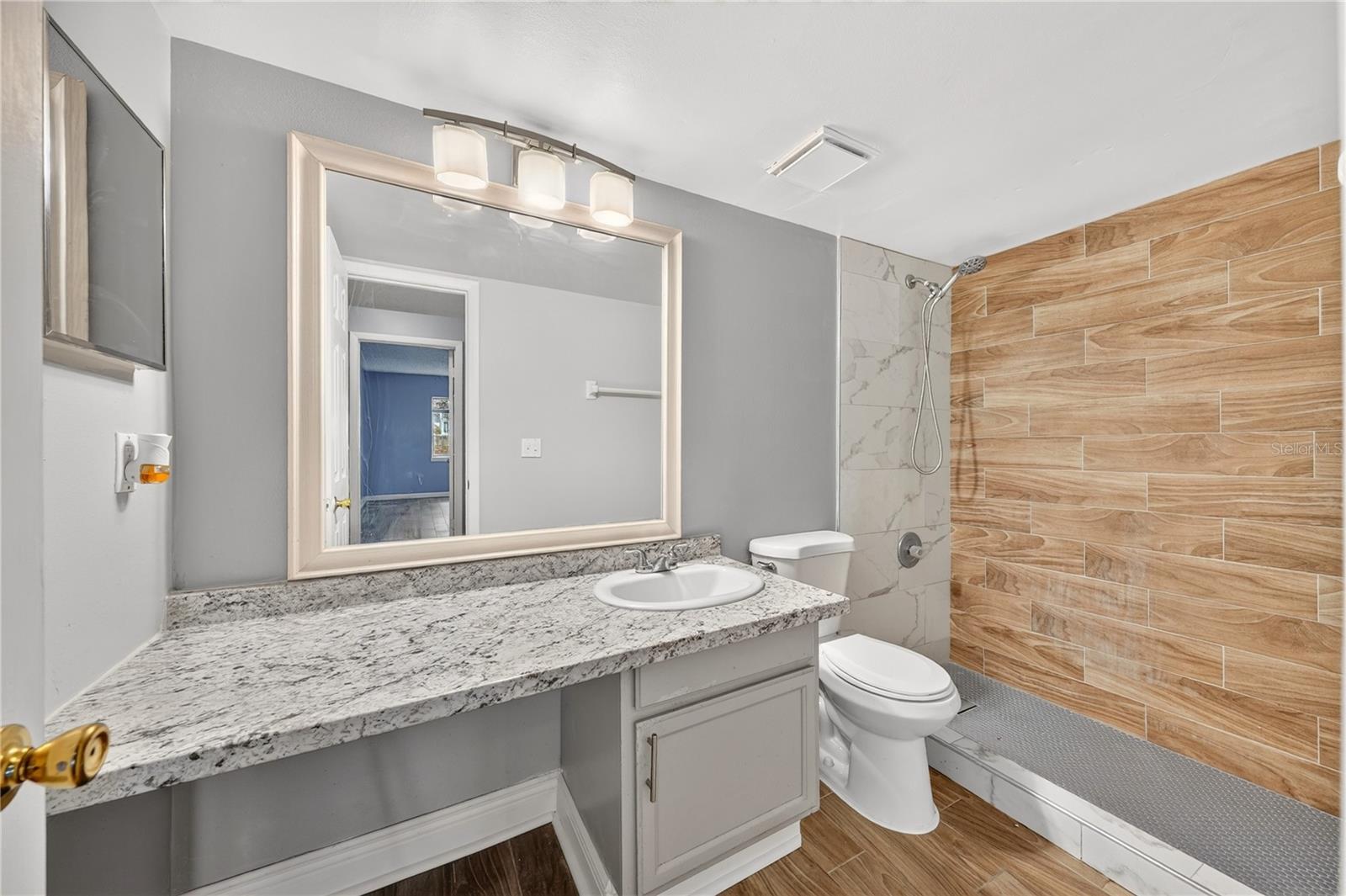 AVALON CONDO - Residential