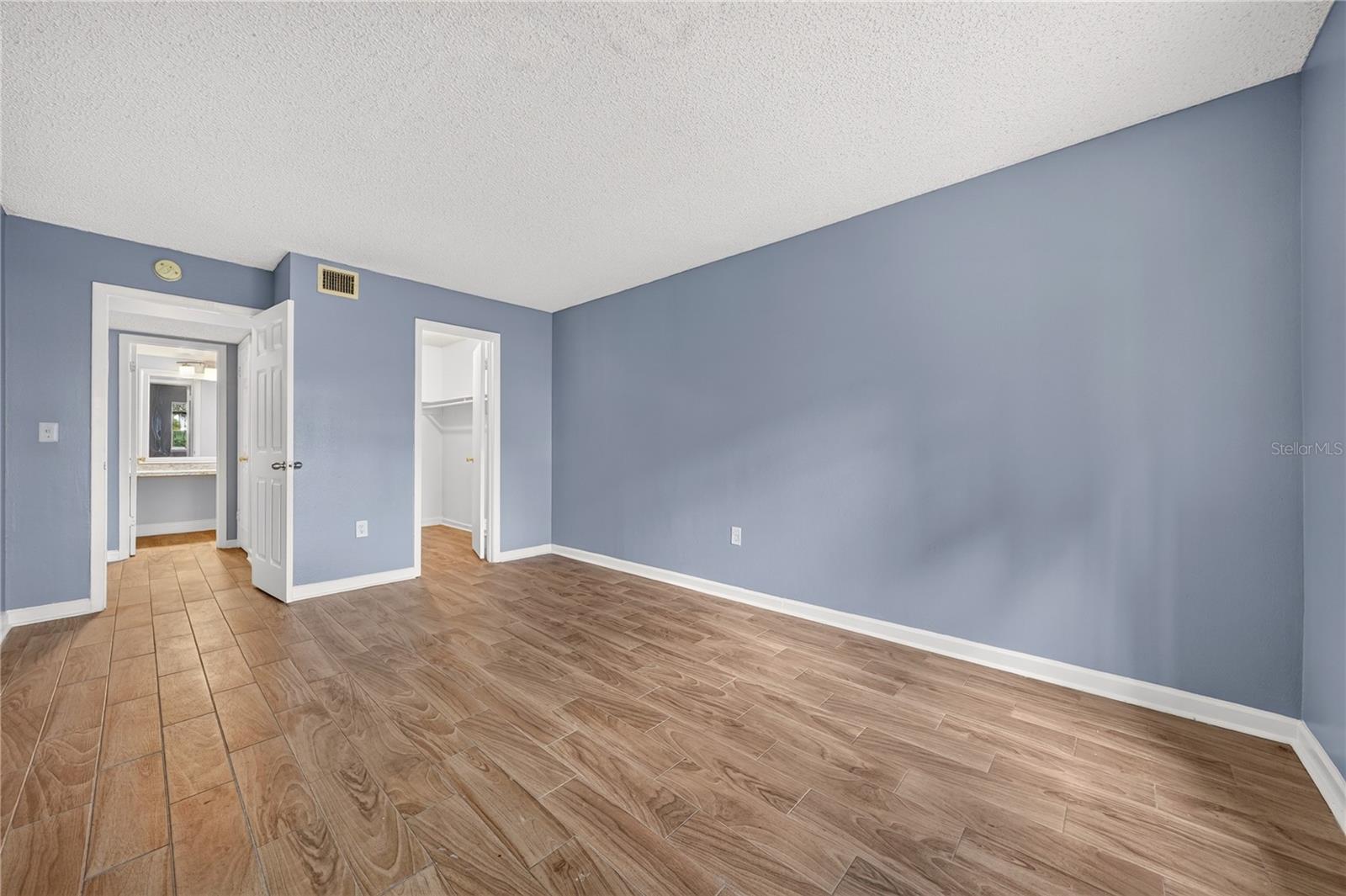 AVALON CONDO - Residential