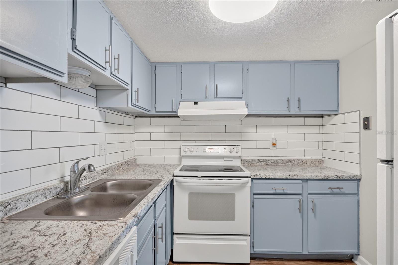 AVALON CONDO - Residential