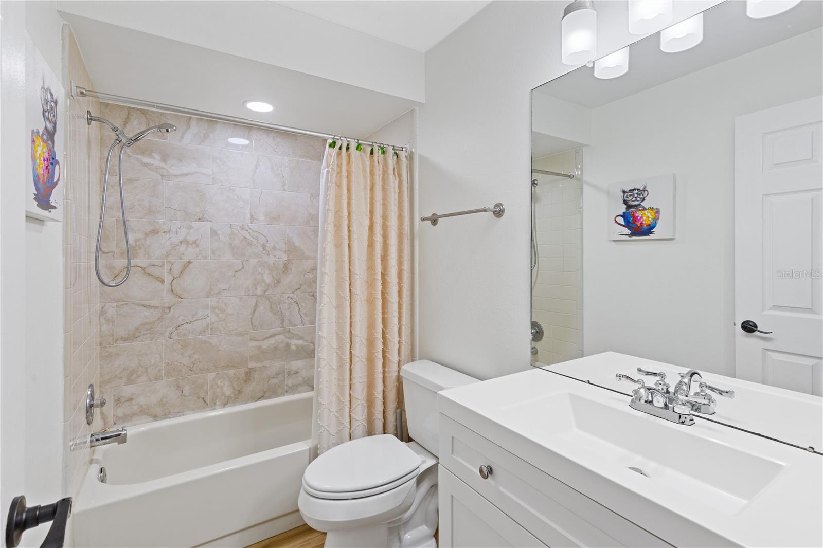 BAY OAKS CONDO - Residential