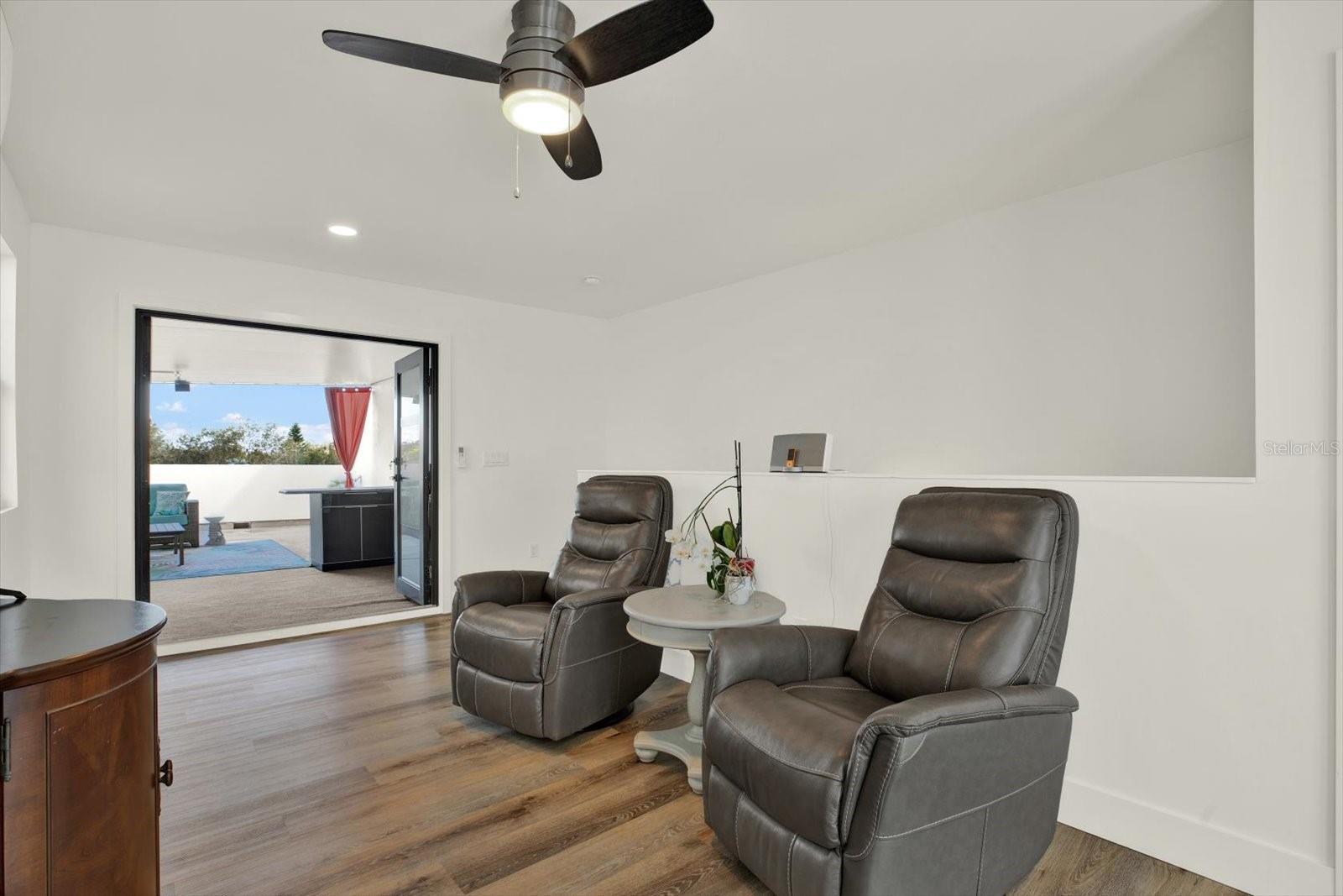 LATITUDES IN THE PARK - Residential