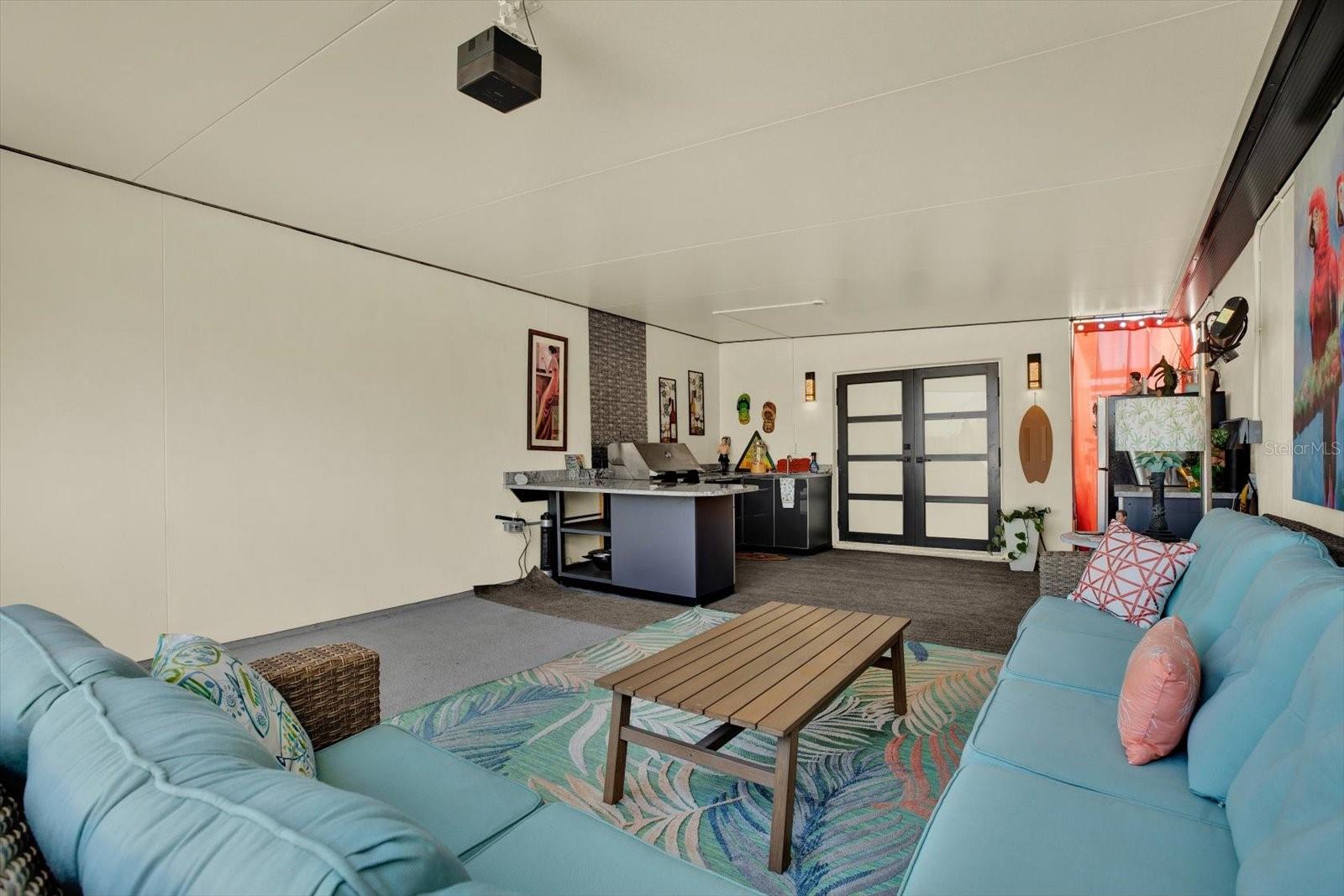 LATITUDES IN THE PARK - Residential