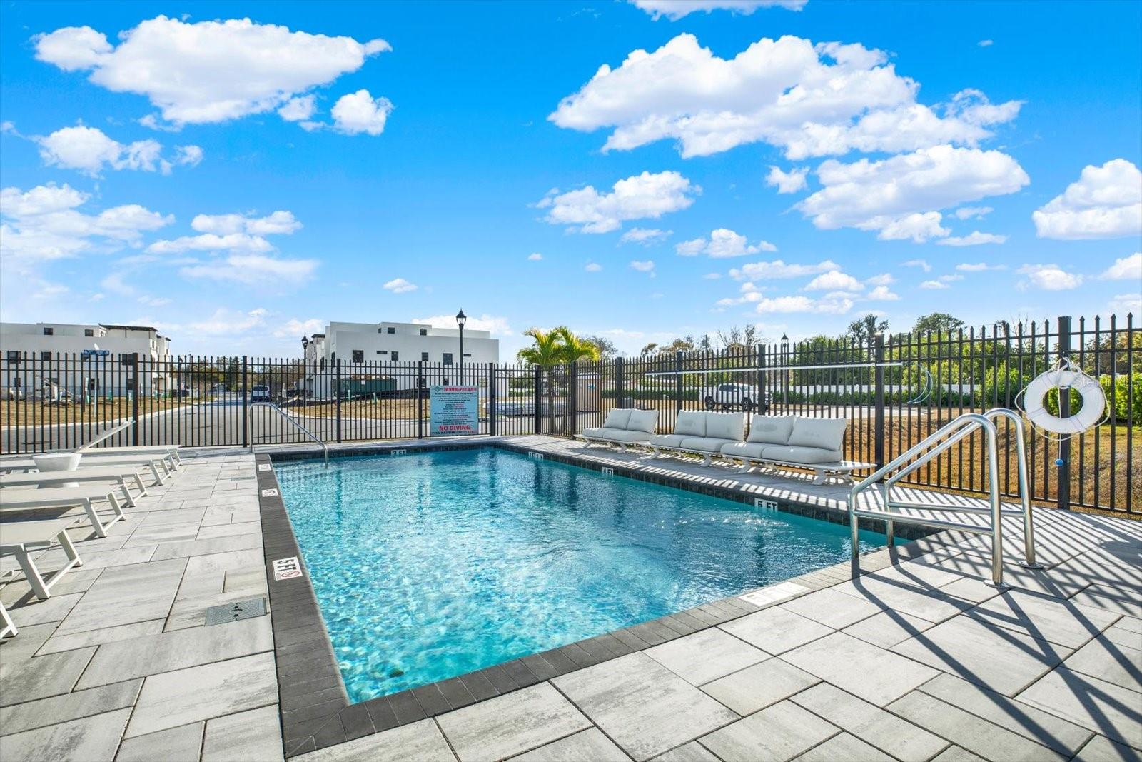 LATITUDES IN THE PARK - Residential