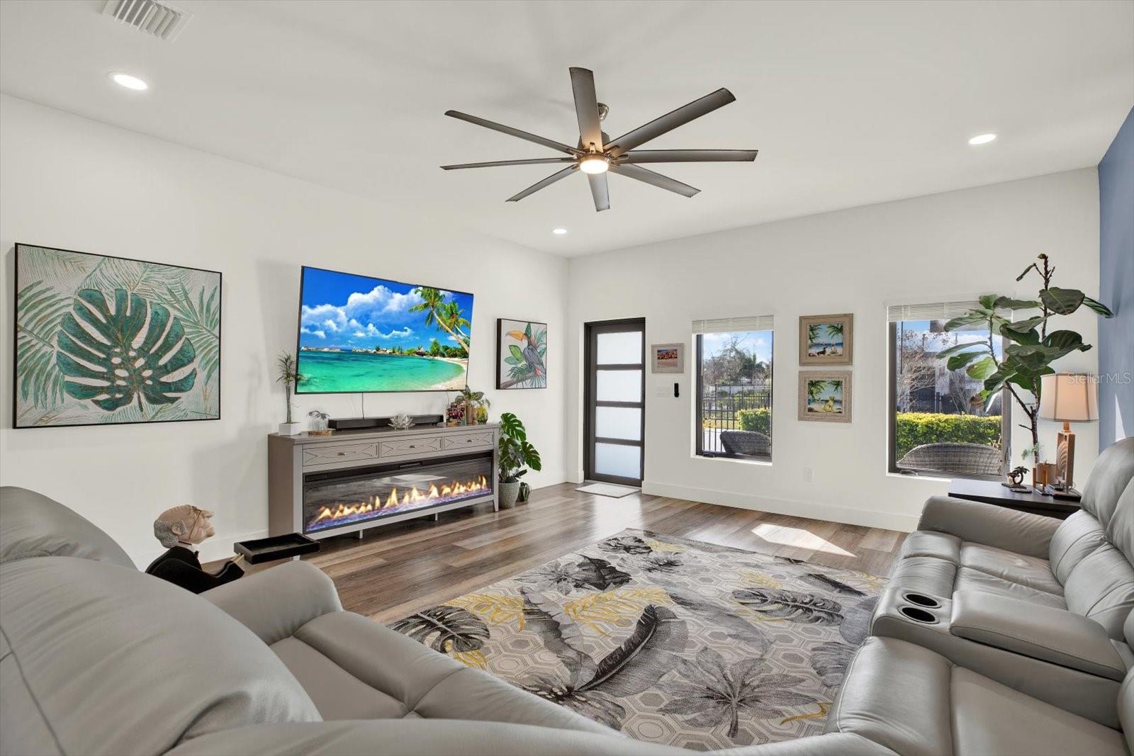 LATITUDES IN THE PARK - Residential