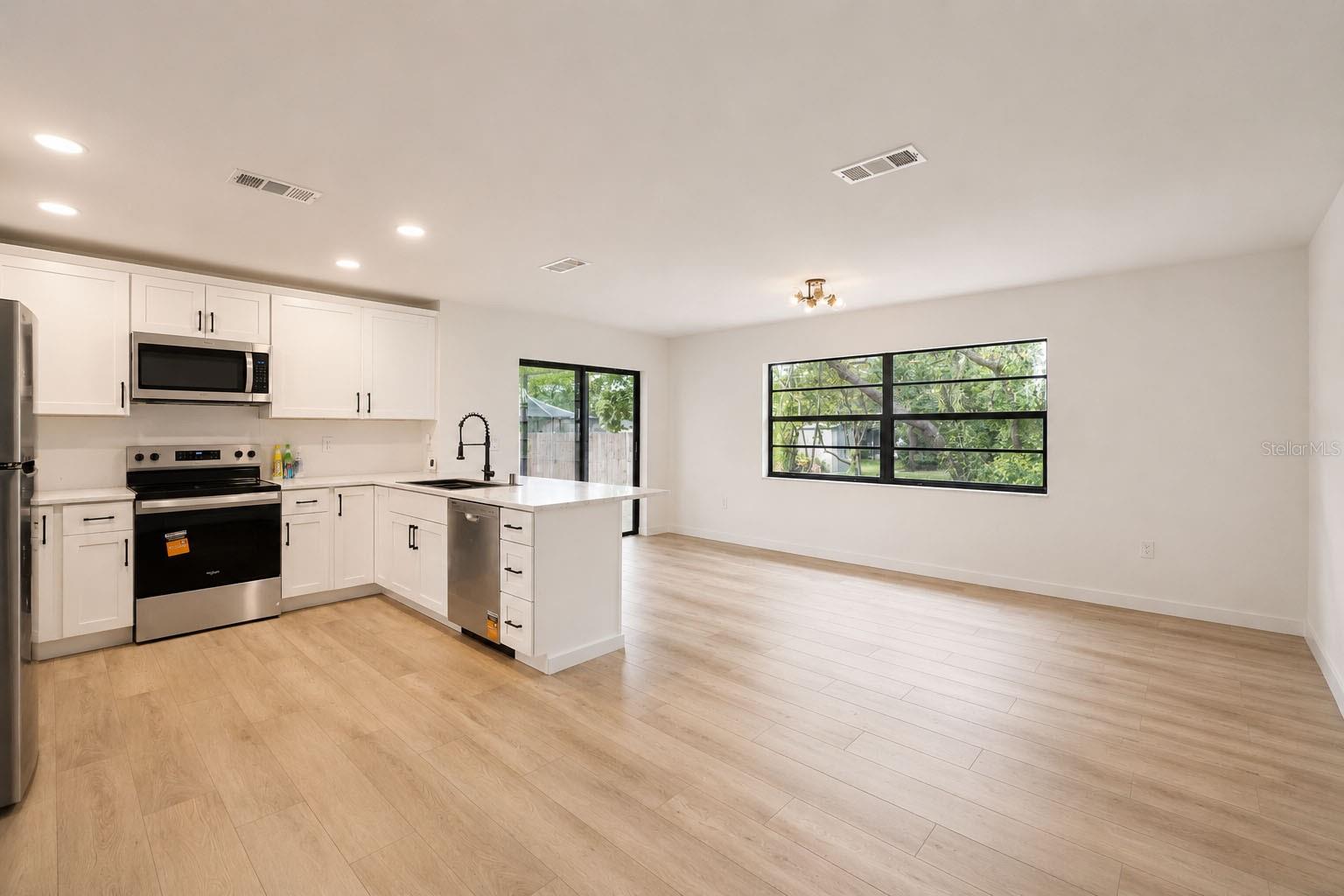FOREST OAKS - Residential