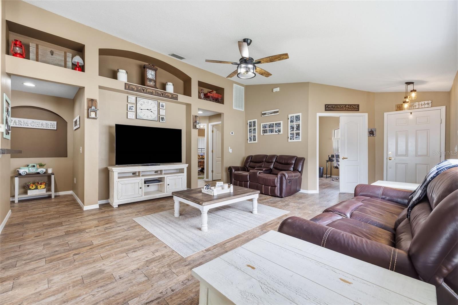 PLANTATION PALMS - Residential