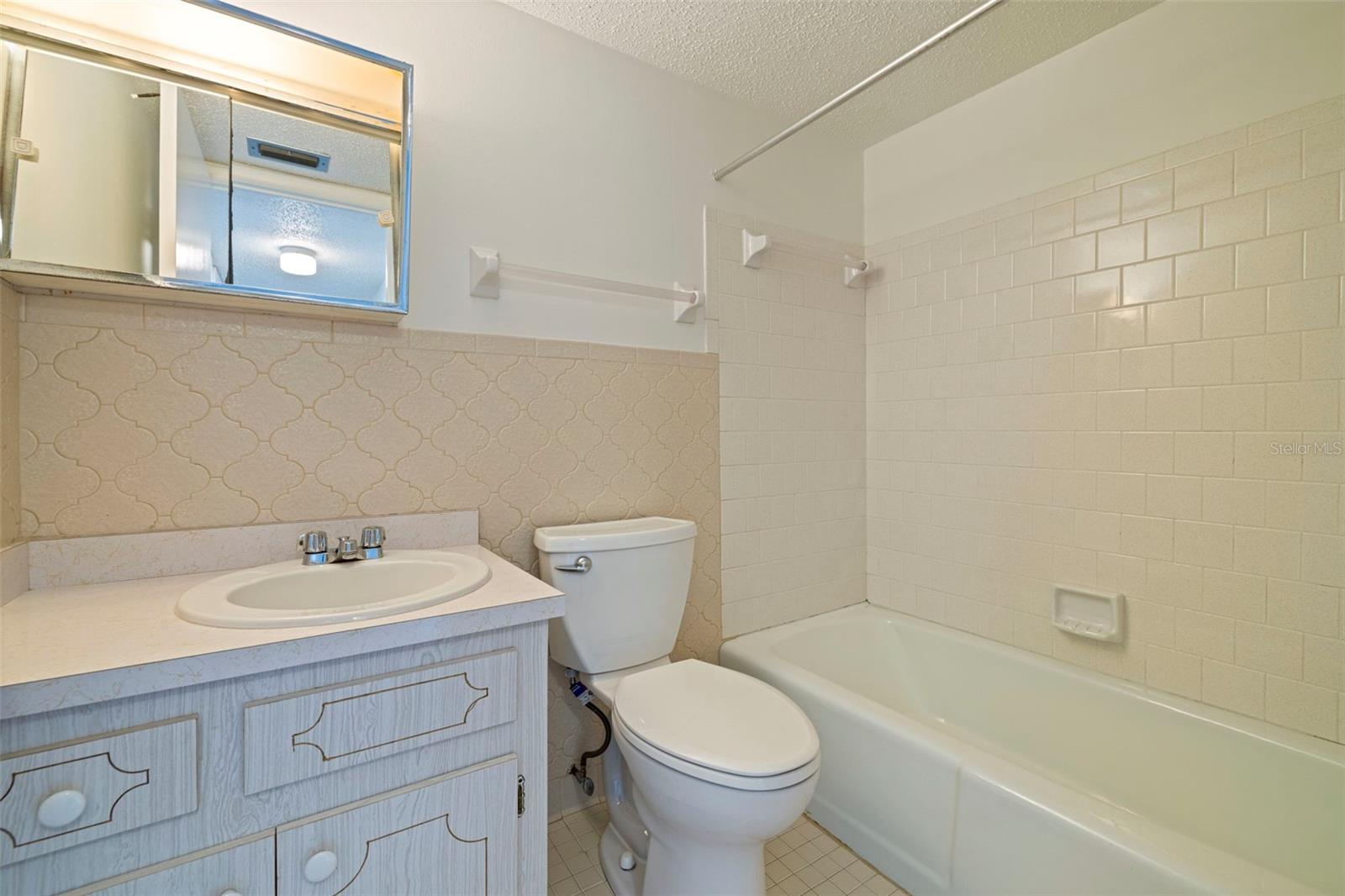 BAYSHORE ON THE LAKE APTS III SEC2 - Residential