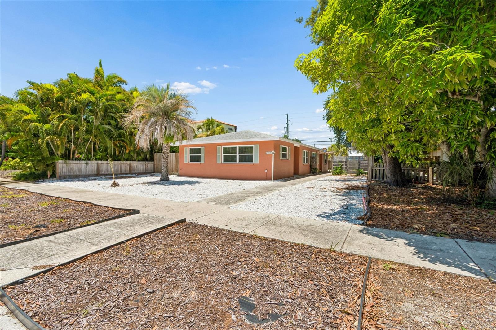 PASADENA ESTATES - Residential Income