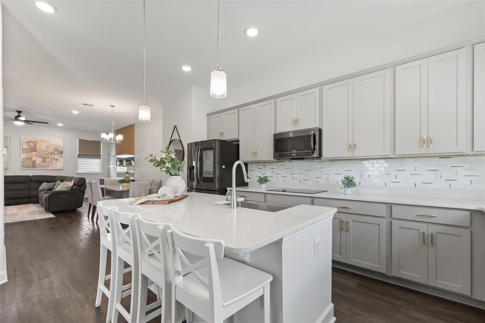 AVALON TWNHMS - Residential