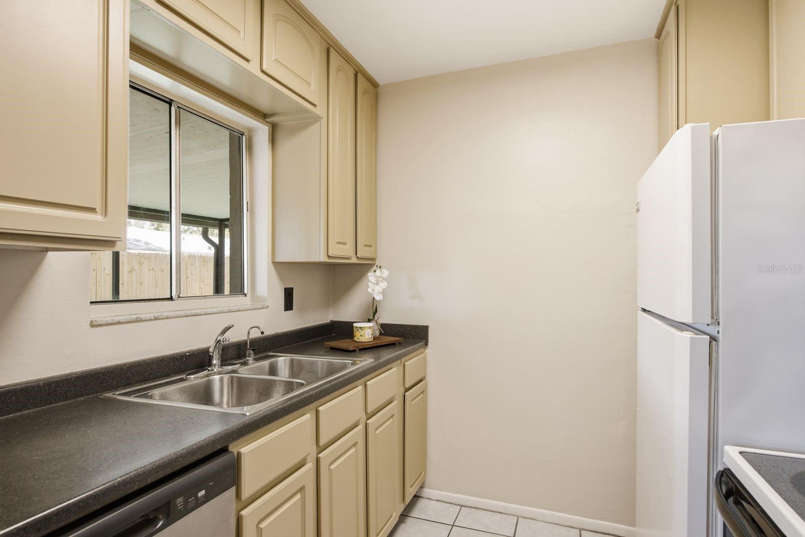 HARBOR PALMS UNIT ELEVEN LOT 451 - Residential