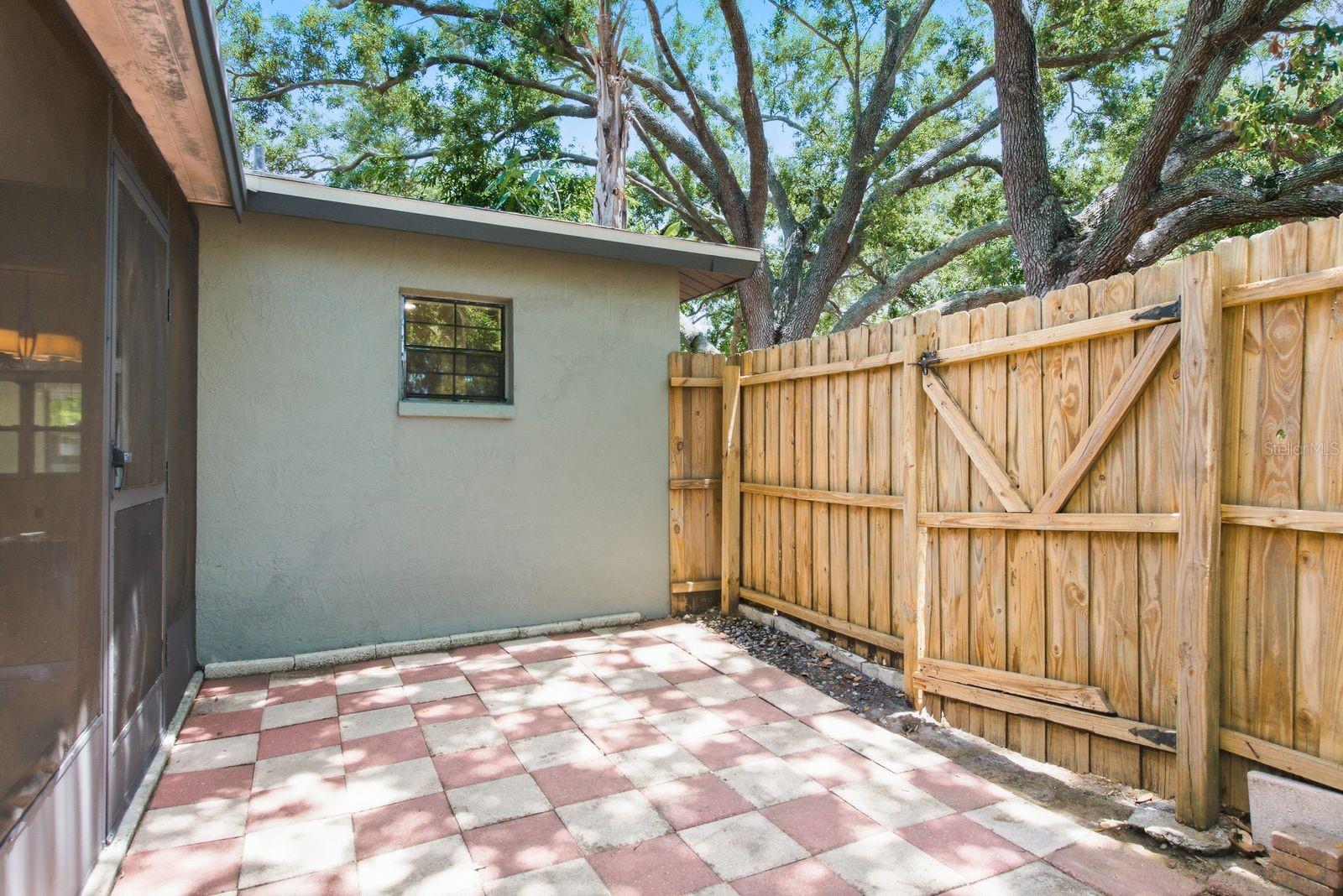 HARBOR PALMS UNIT ELEVEN LOT 451 - Residential