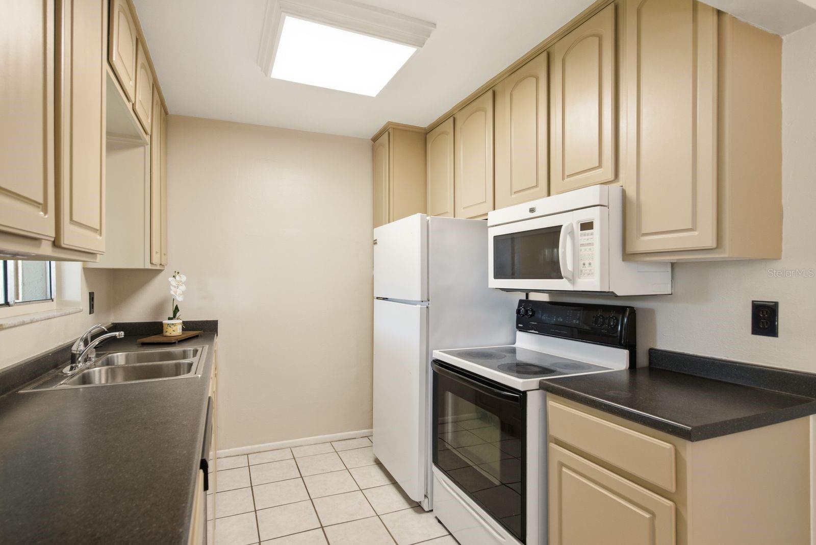 HARBOR PALMS UNIT ELEVEN LOT 451 - Residential