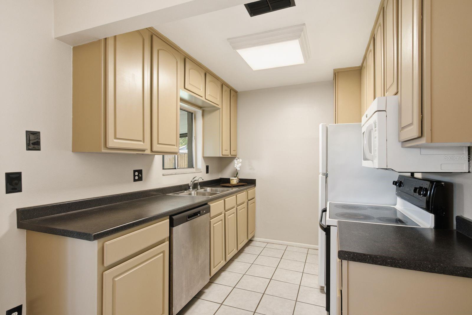 HARBOR PALMS UNIT ELEVEN LOT 451 - Residential