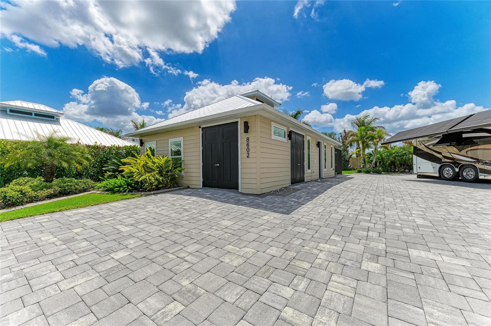 THORNTON CRK MOTORCOACH RESIDENCE - Residential