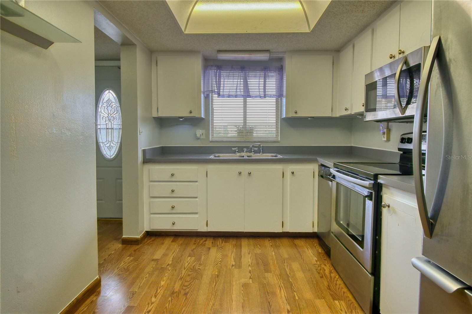 BAYSHORE ON THE LAKE APTS II SEC 3 - Residential