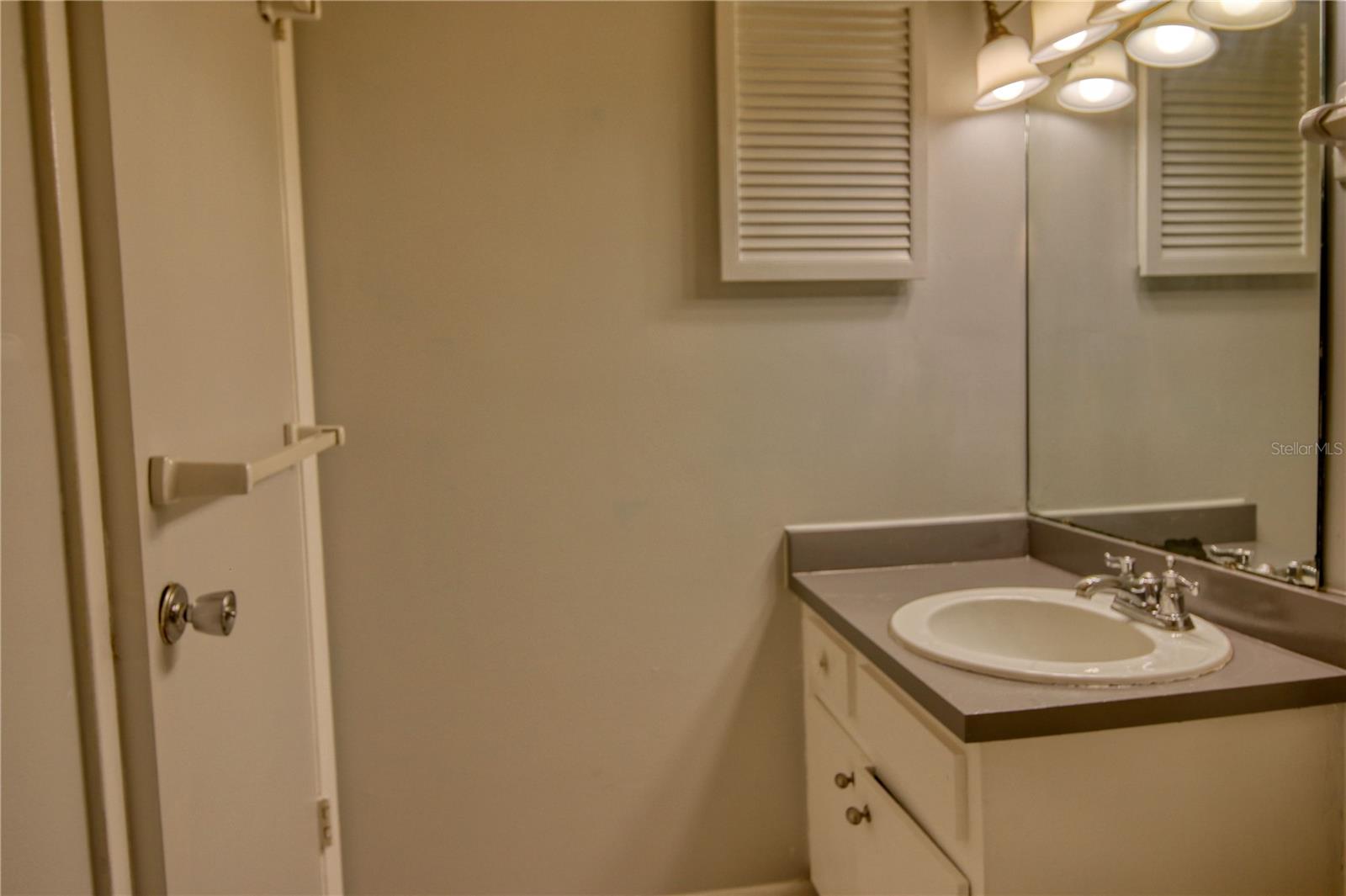 BAYSHORE ON THE LAKE APTS II SEC 3 - Residential