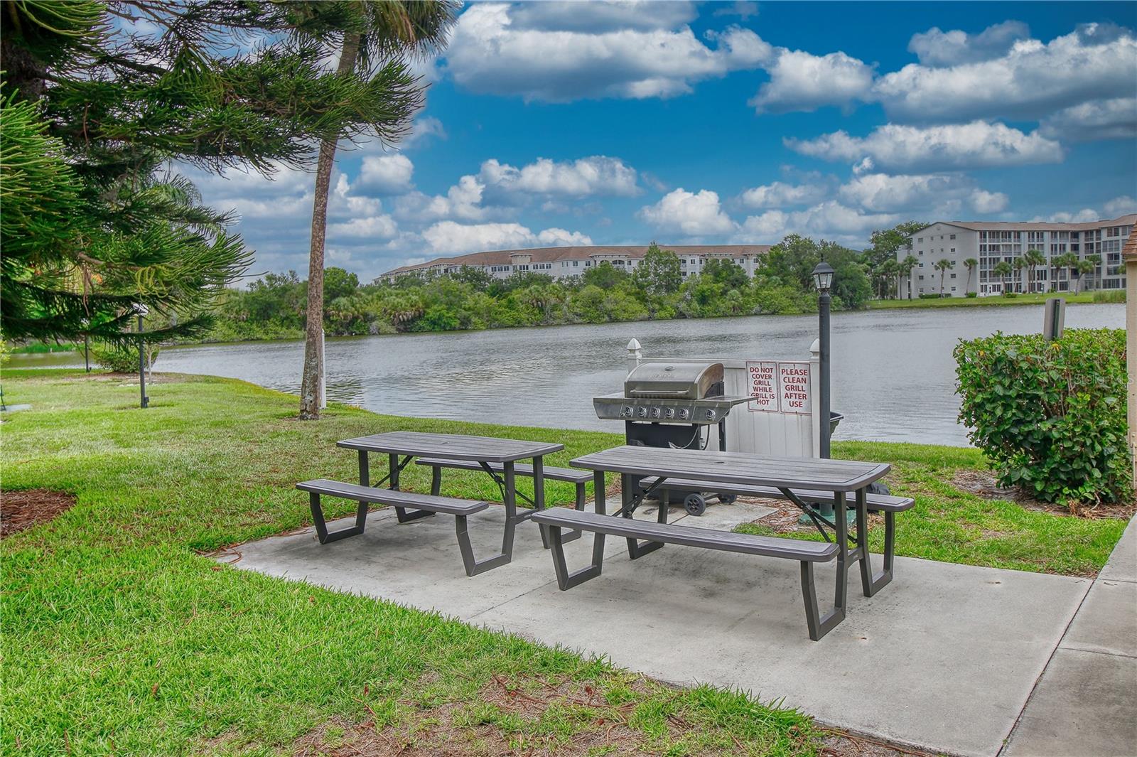 BAYSHORE ON THE LAKE APTS II SEC 3 - Residential